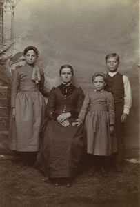 Isabella Jane Bradshaw and Children