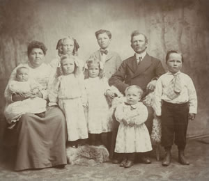 Lauretta and John F. Astle Family - 1904